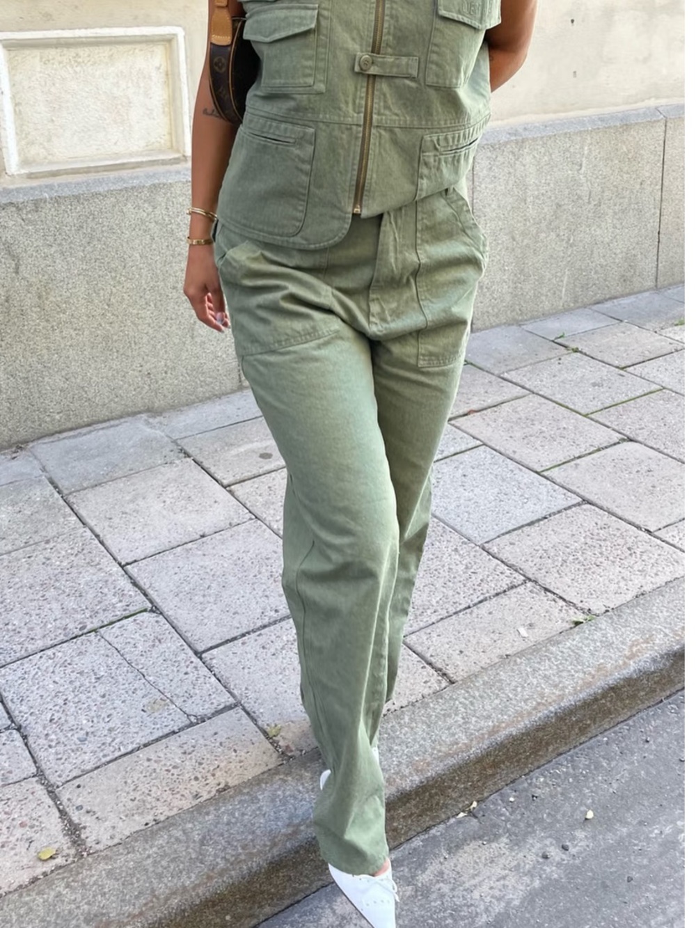 Djerf Avenue Go To Pants Green | NWT | Size Small